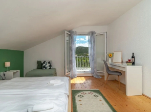 Casa Verde Apartment House