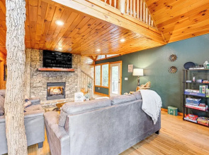 Tree-lined Cabin w/ Hot Tub & Deck in Bryson City
