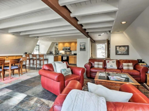 Squaw Valley Mountain Chalet w/ Private Hot Tub!