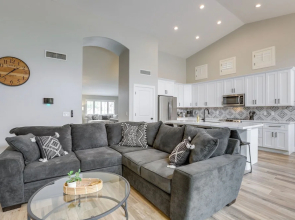 Heated Pool, 2 Mi to Dtwn: Central Peoria Home!