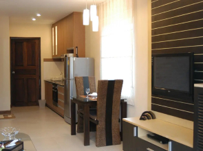 Whispering Palms Suite