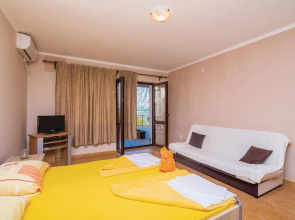 Awesome Home in Markov Rt With Wifi and 1 Bedrooms