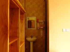 Hostel Enjivai