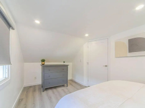 Cheerful 3 Bedroom House (4 Min Drive to Casino)