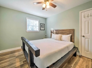 Pet-friendly Wilmington Home ~ 5 Mi to Beach!