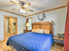 Cabin in Resort - 1/2 Mi to Guntersville Lake!