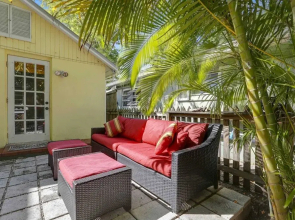 La Casita by Avantstay Steps to Duval Street in Key West! Month Long Stays Only