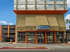 Best Western The Plaza Hotel Honolulu Airport - Free Breakfast