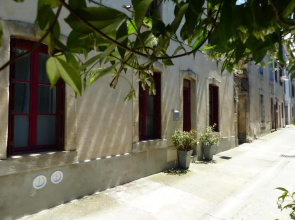 Chez Jean - Newly renovated air-conditioned flat at the foot of the ramparts, 4 people