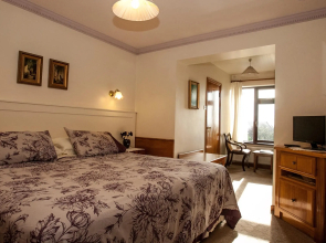 Ardmor Country House