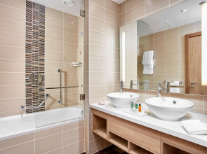 Hilton Garden Inn Dubai, Mall Avenue