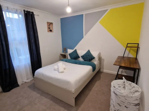 Gillingham Home - Sleeps 4 - Comfort & Convenience