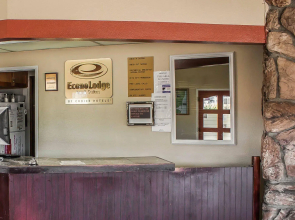 Econo Lodge Inn & Suites