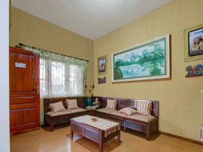 Melati House Syariah by OYO Rooms