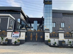 Livingstone Luxury Apartment