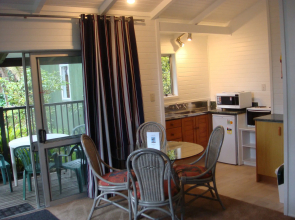 Colonial House Motel