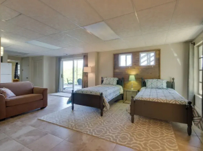 Hendersonville Home w/ Views - 3 Mi to Downtown!