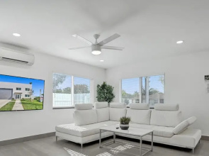 3-storey Home with Beautiful Lake View