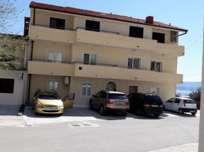 Apartment Zdravko - with parking : A1 Omis, Riviera Omis