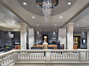 One King West Hotel & Residence