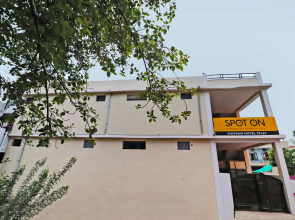 SPOT ON 37467 Shivram Hotel