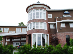 Days Inn by Wyndham Surrey