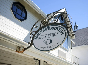 Hounds Tooth Inn