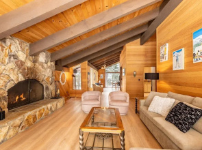 Beautiful 4-Bedroom Contemporary Mountain Home in Northstar by RedAwning Save 10% on 3 Nights, 15% on 5 Nights!