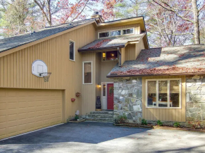 Sapphire Vacation Rental Cabin: Close to Hiking