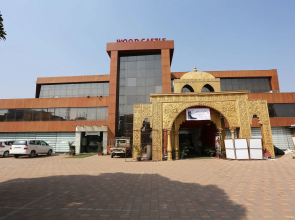 Capital O 22733 Wood Castle