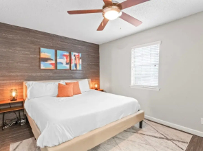 Spacious and Chic King Bed 2BR Suite 5 Min to DT