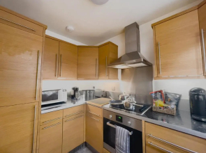 Spacious Contractor Flat for Large groups - Private Parking by Tailored Apartments