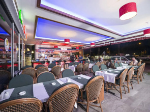 Kleopatra Blue Hawaii Hotel