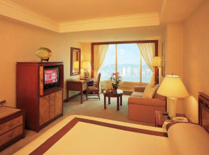 The Royal Pacific Hotel & Towers