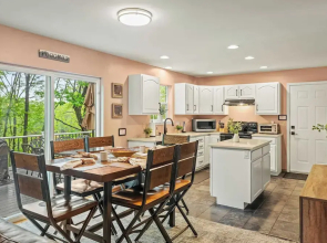 Lakeview Retreat w/ Kayaks, Game Room, Firepits Gated Community w/ Lake + Beach Access