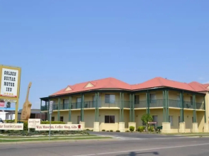 Golden Guitar Motor Inn