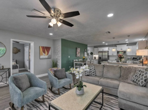Bright Venice Getaway < 1 Mi to Historic Dtwn