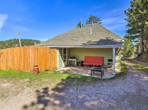 Classic Mountain Home, Half Mi to Main Street
