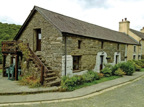 Relax in Mountain View Cottage at Cwmiar Farm