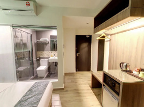 Flora by Crossroads Hotel