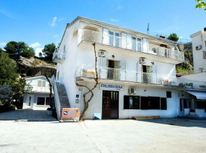Apts&rooms Robi-50m from beach