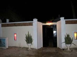 Room-a Wonderful Beach Property in Diani