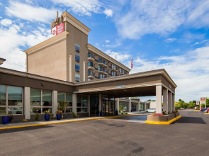 M Hotel & Conference Center