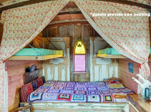 Glamping Wagon - 1 x Double Bed, 2 x Single Bed