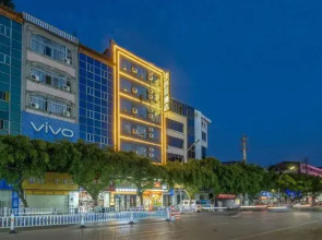 Core Bafei Homestay (Guiping Xishan Pedestrian Street Center)