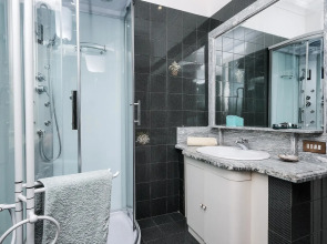 Lush Garden Steps Away from Great Park