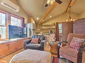 Cozy Black Mountain Escape: Walk to Golf & Lake!