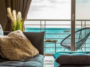 Seafront Kalamata Haven - Blue Luxury Suite