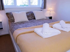 FREE parking, Central Location,1 Bedroom Apartment near Tattersalls