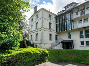 Elegant Triplex With Private Parking-2br/4p-honfleur